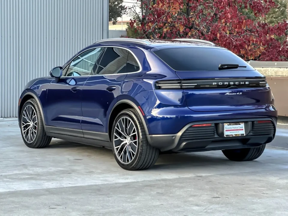 2025 Porsche Macan Electric - Image 3 of 7