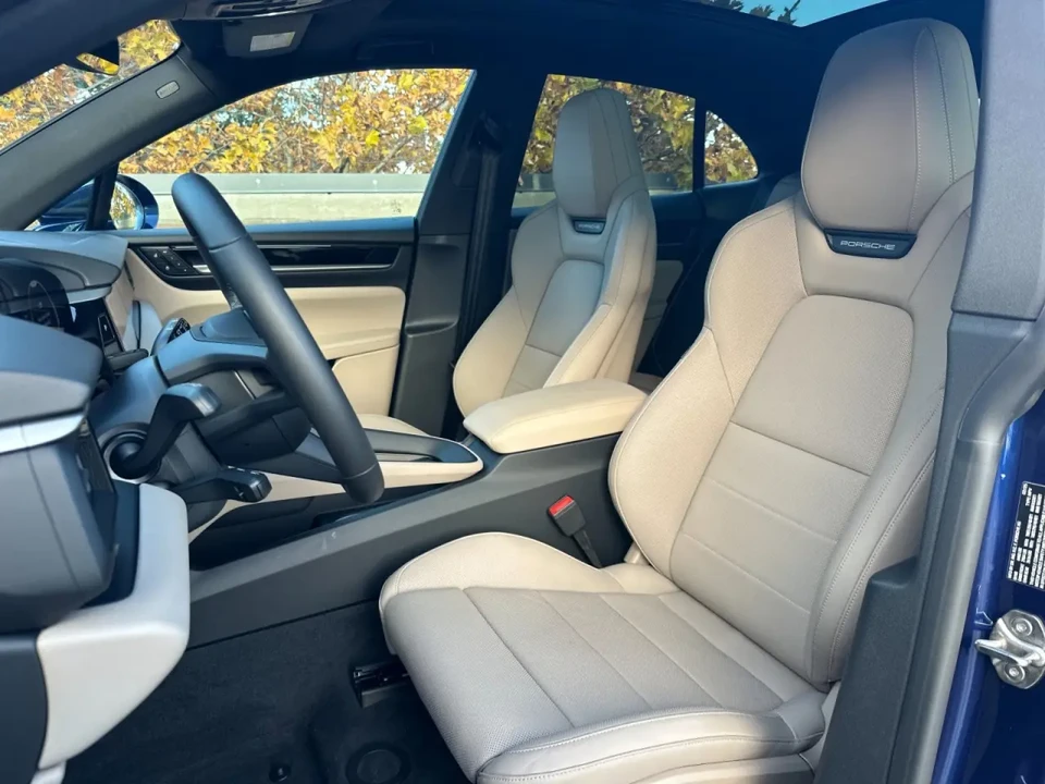 2025 Porsche Macan Electric - Image 5 of 7