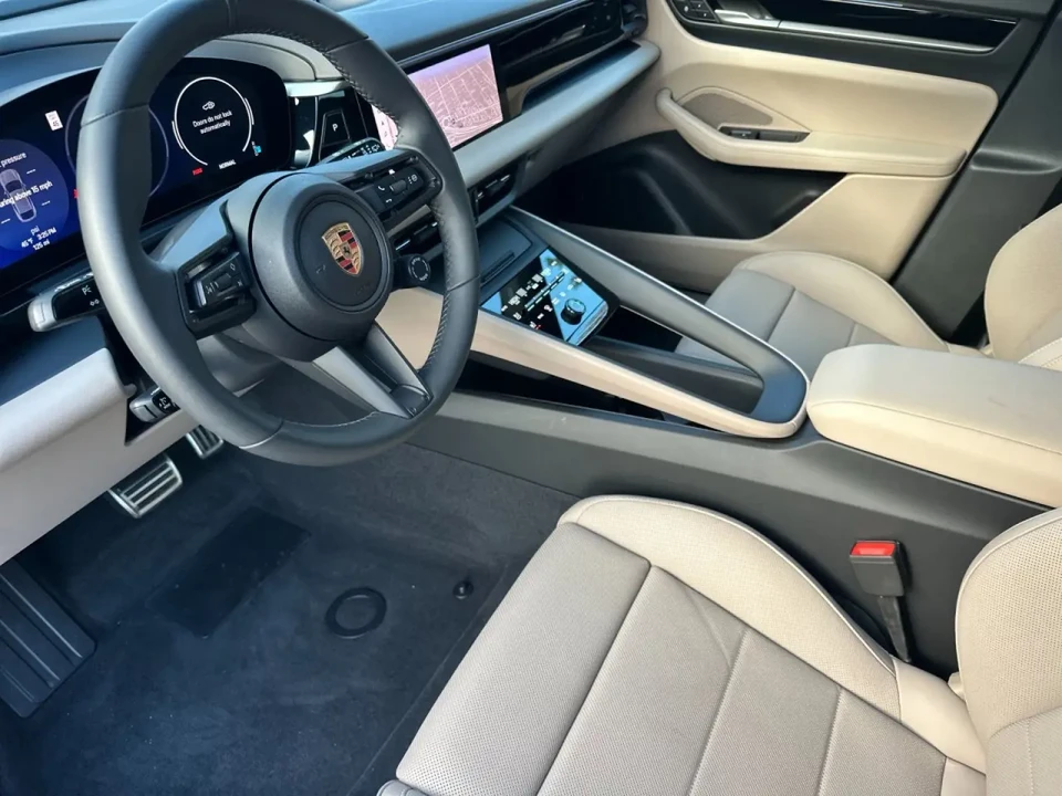 2025 Porsche Macan Electric - Image 4 of 7