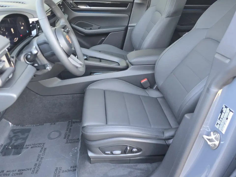 2025 Porsche Macan Electric - Image 5 of 13