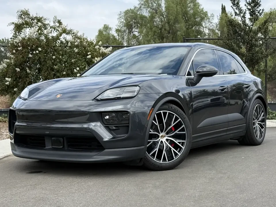 2025 Porsche Macan Electric - Image 13 of 13