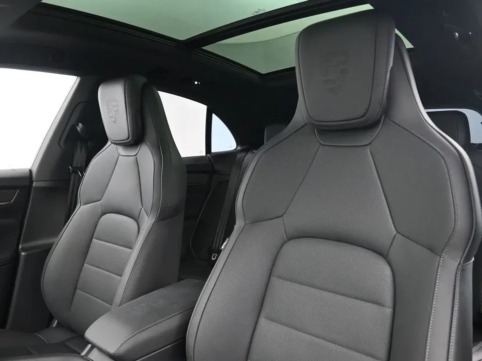 2025 Porsche Macan Electric - Image 5 of 7