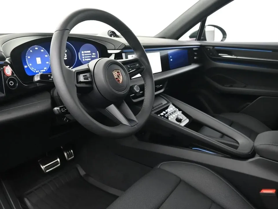 2025 Porsche Macan Electric - Image 4 of 7