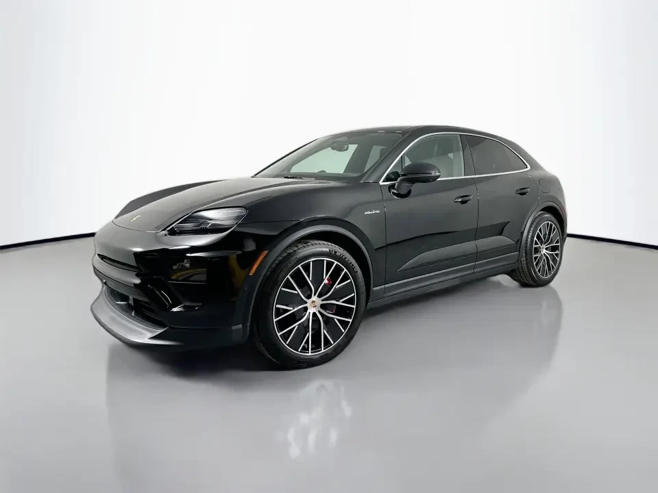 2025 Porsche Macan Electric - Image 9 of 12