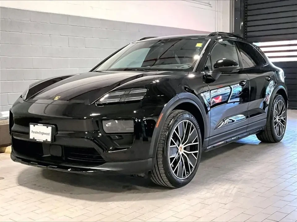 2025 Porsche Macan Electric - Image 11 of 12