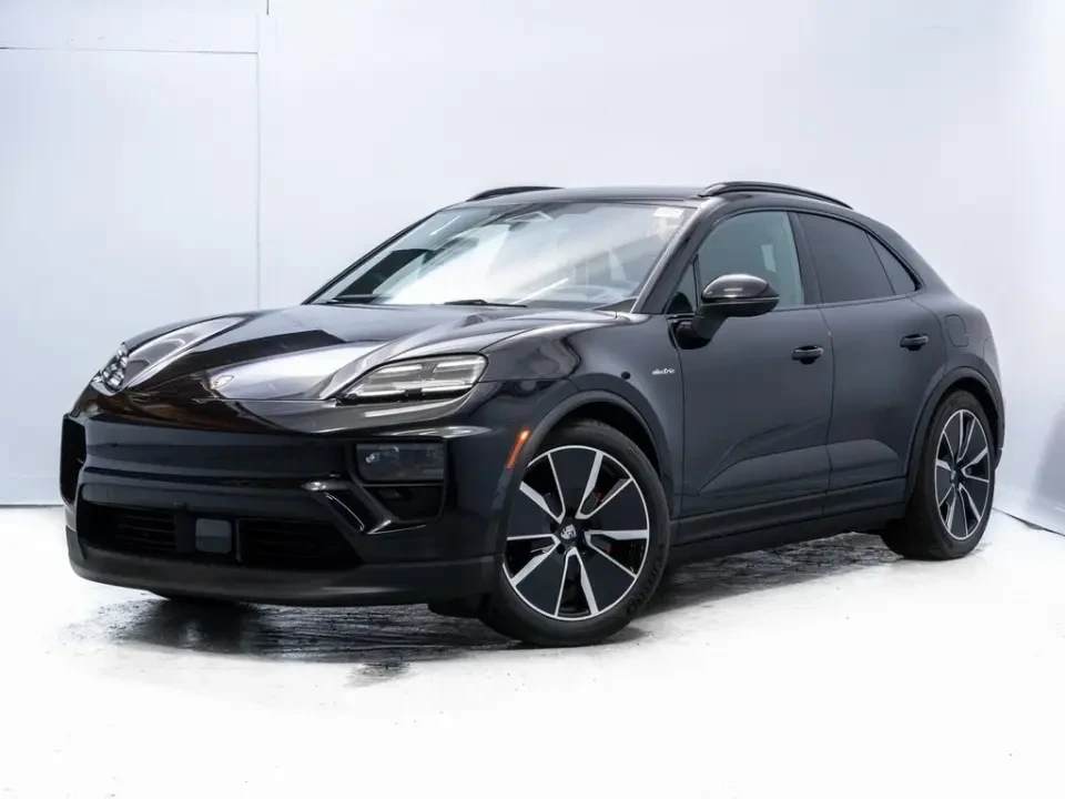 2025 Porsche Macan Electric - Image 10 of 12