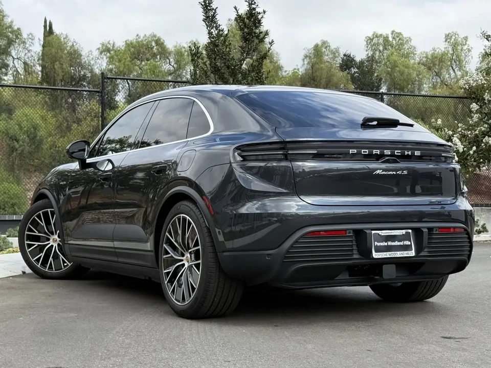 2025 Porsche Macan Electric - Image 3 of 11