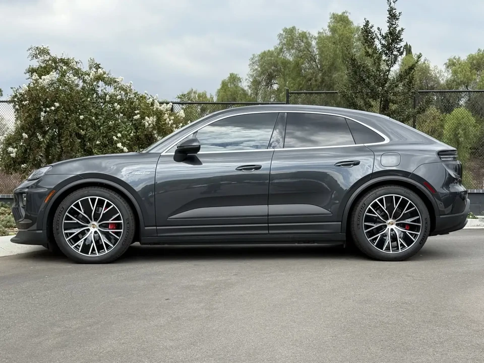 2025 Porsche Macan Electric - Image 2 of 11