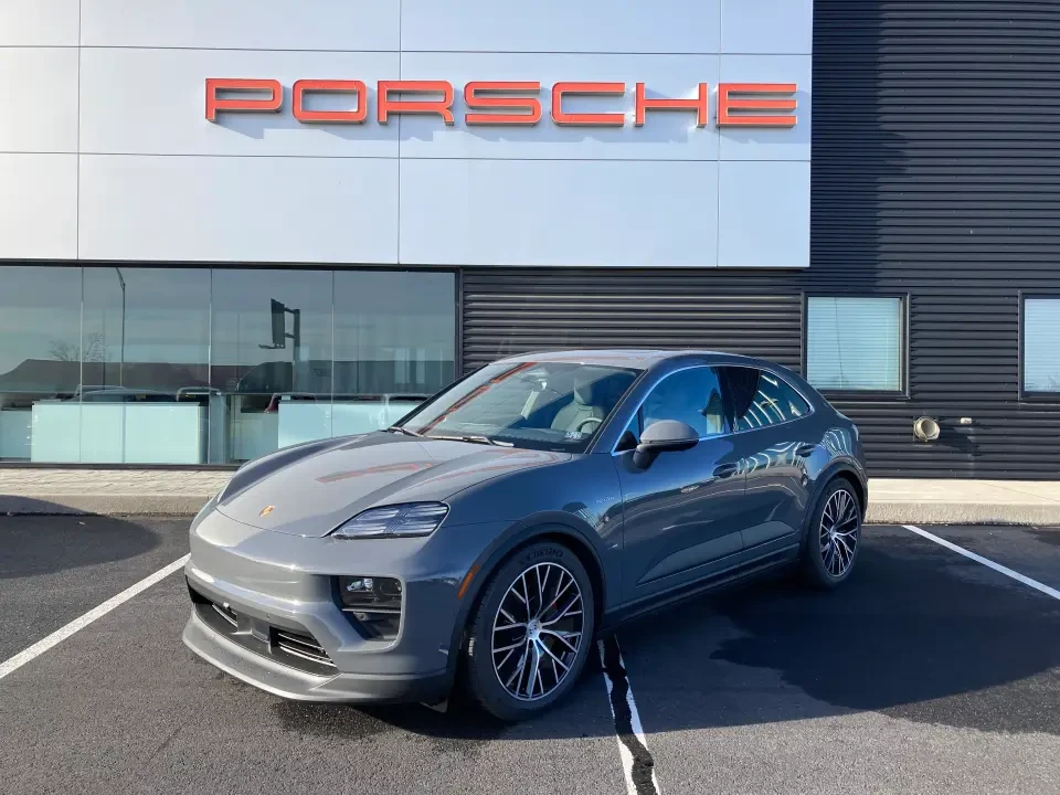 2025 Porsche Macan Electric - Image 11 of 11