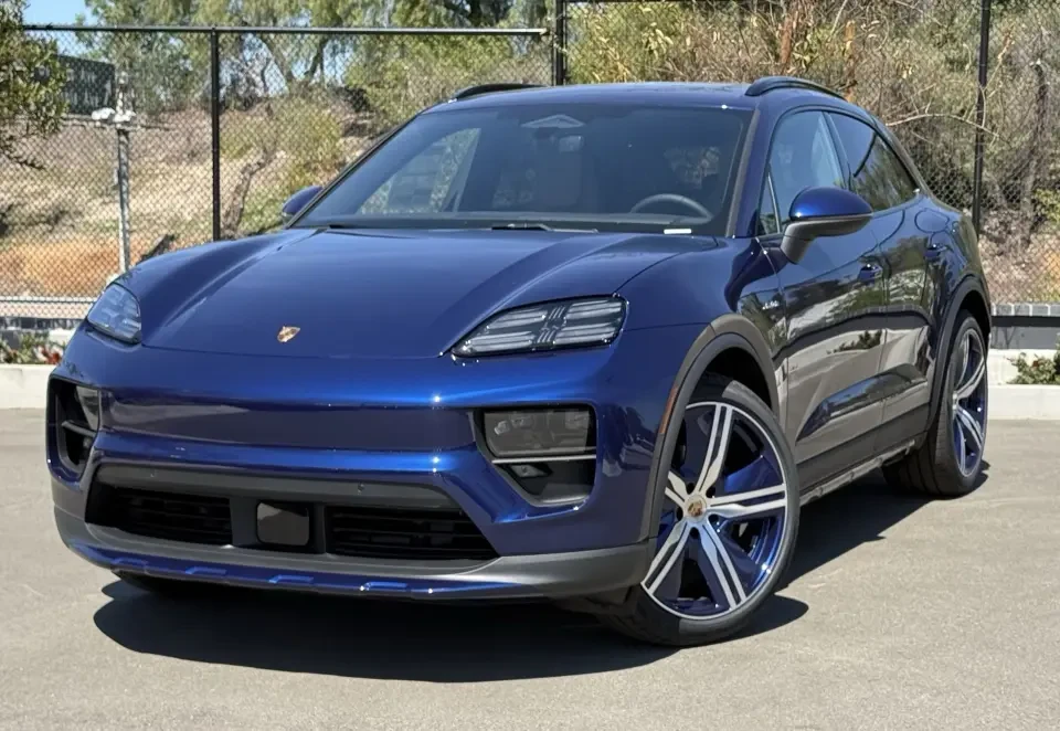 2025 Porsche Macan Electric - Image 6 of 11