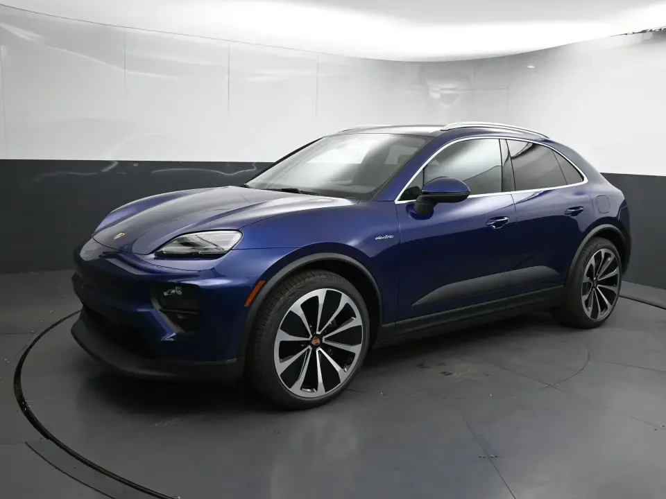 2025 Porsche Macan Electric - Image 5 of 11