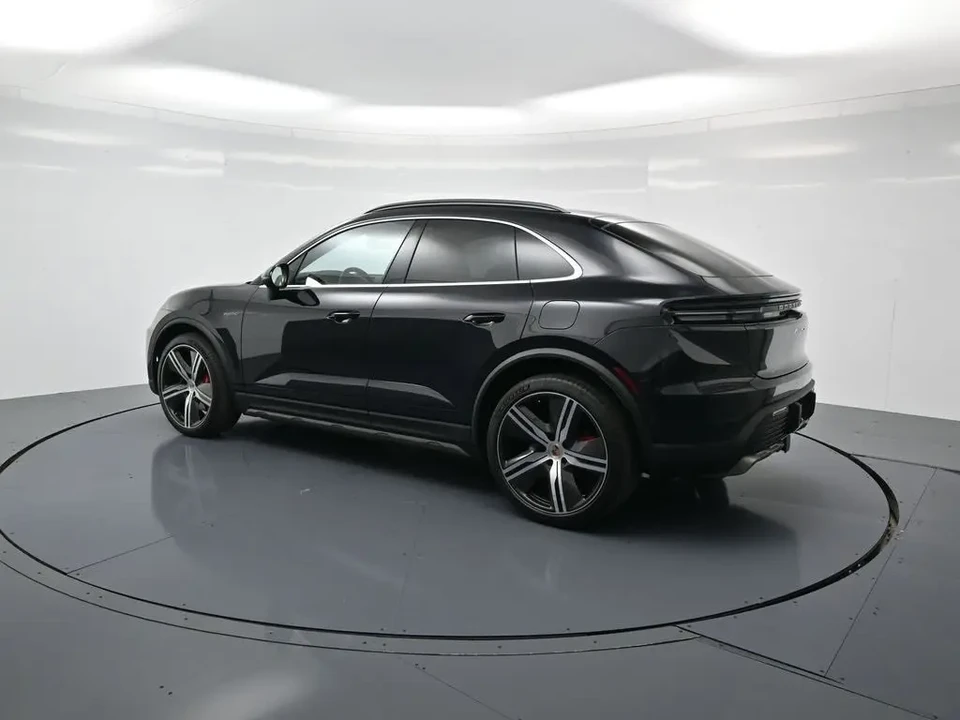 2025 Porsche Macan Electric - Image 3 of 7