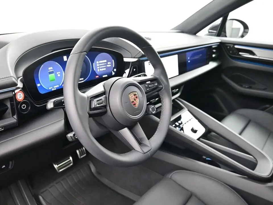2025 Porsche Macan Electric - Image 4 of 7