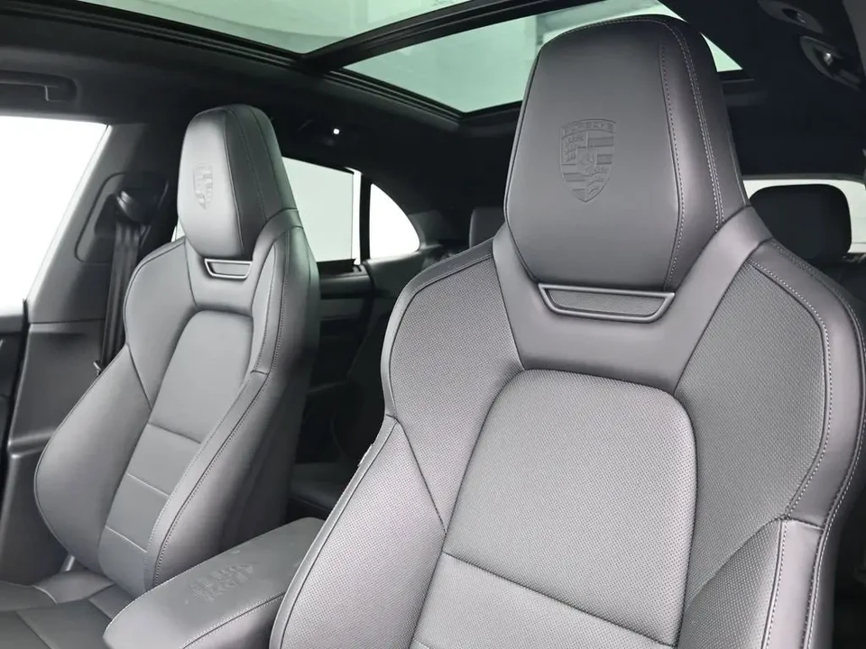 2025 Porsche Macan Electric - Image 5 of 7