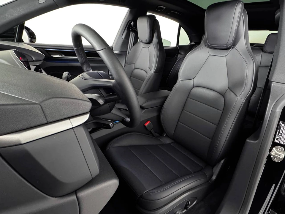 2025 Porsche Macan Electric - Image 5 of 5