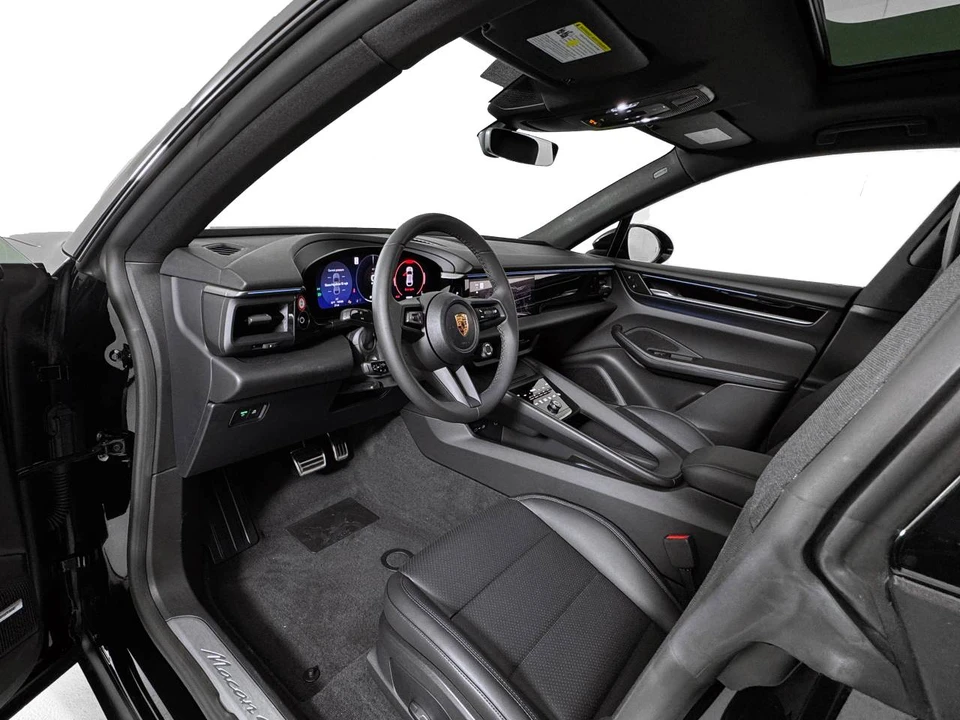 2025 Porsche Macan Electric - Image 4 of 5