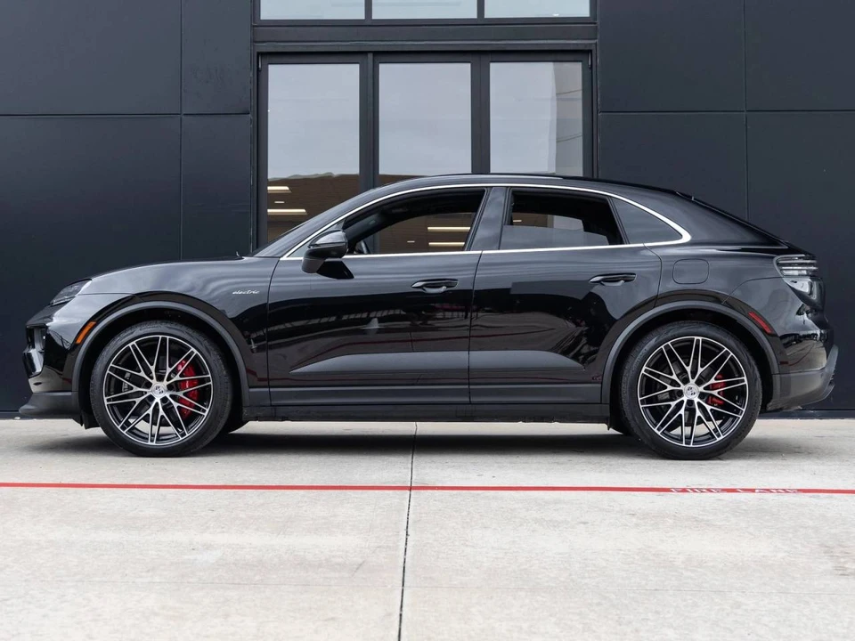 2025 Porsche Macan Electric - Image 2 of 5