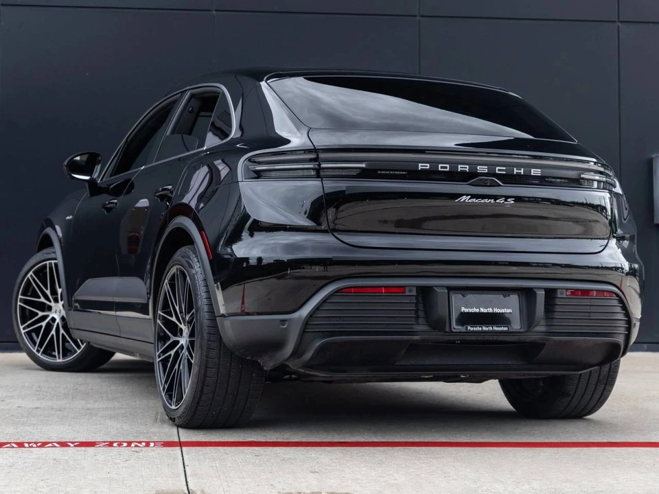 2025 Porsche Macan Electric - Image 3 of 5