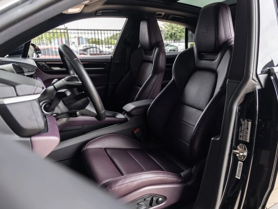 2025 Porsche Macan Electric - Image 5 of 5