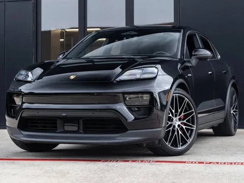 2025 Porsche Macan 4S Electric