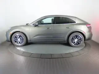2025 Porsche Macan Electric - Image 13 of 31