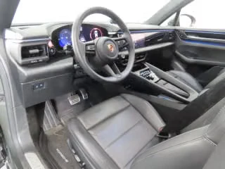 2025 Porsche Macan Electric - Image 25 of 31