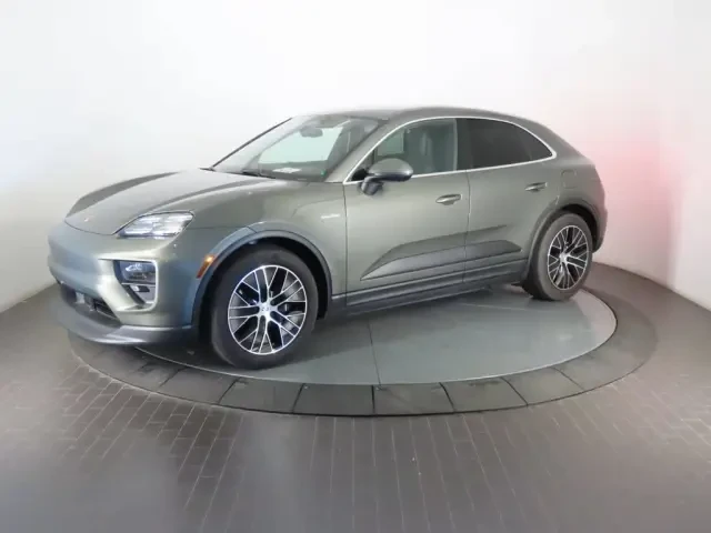 2025 Porsche Macan Electric - Image 6 of 31