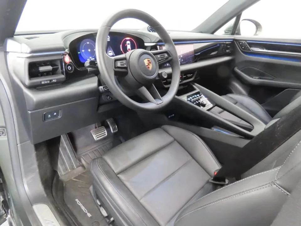 2025 Porsche Macan Electric - Image 27 of 31