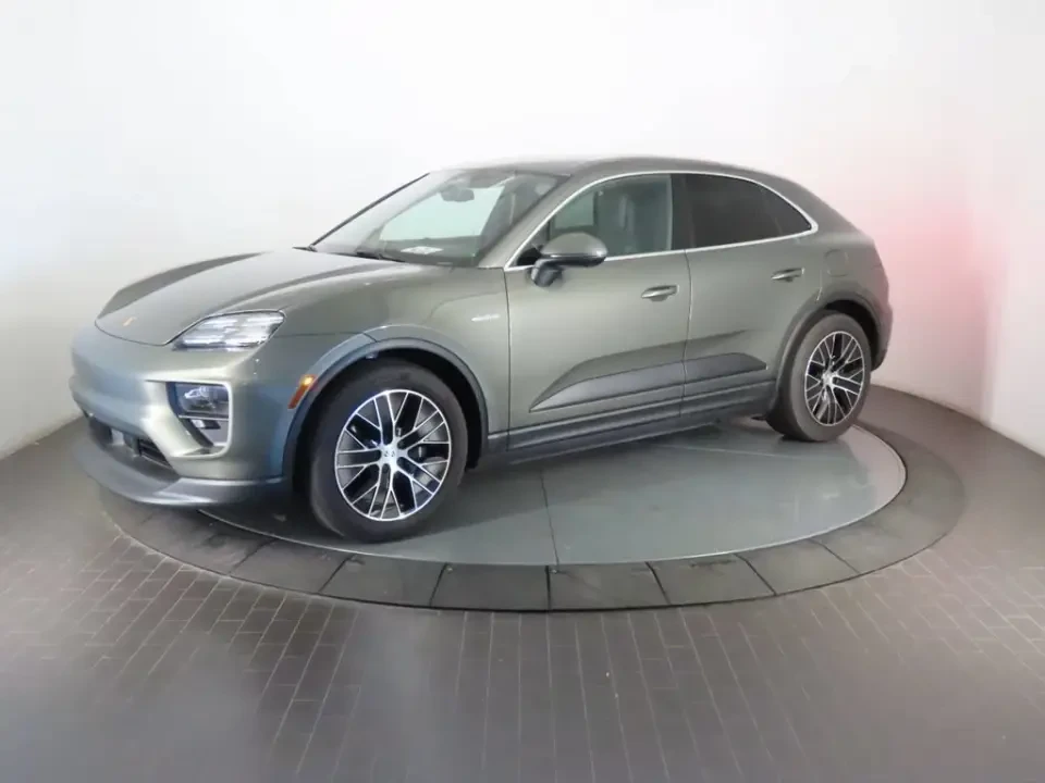 2025 Porsche Macan Electric - Image 7 of 31