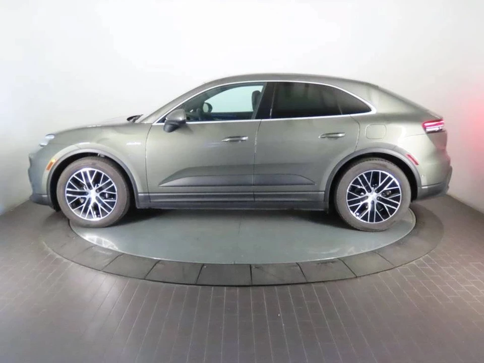2025 Porsche Macan Electric - Image 2 of 5