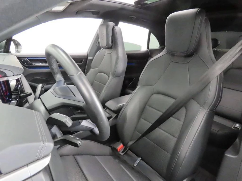 2025 Porsche Macan Electric - Image 5 of 5