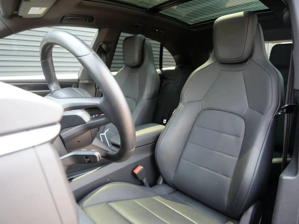 2025 Porsche Macan Electric - Image 5 of 5