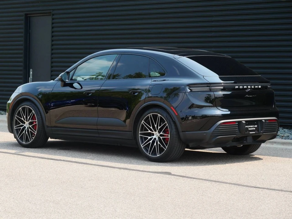 2025 Porsche Macan Electric - Image 3 of 5