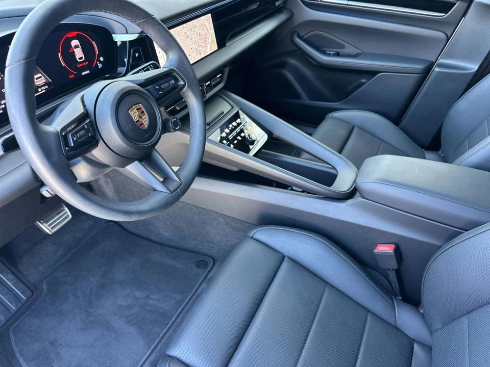 2025 Porsche Macan Electric - Image 4 of 5