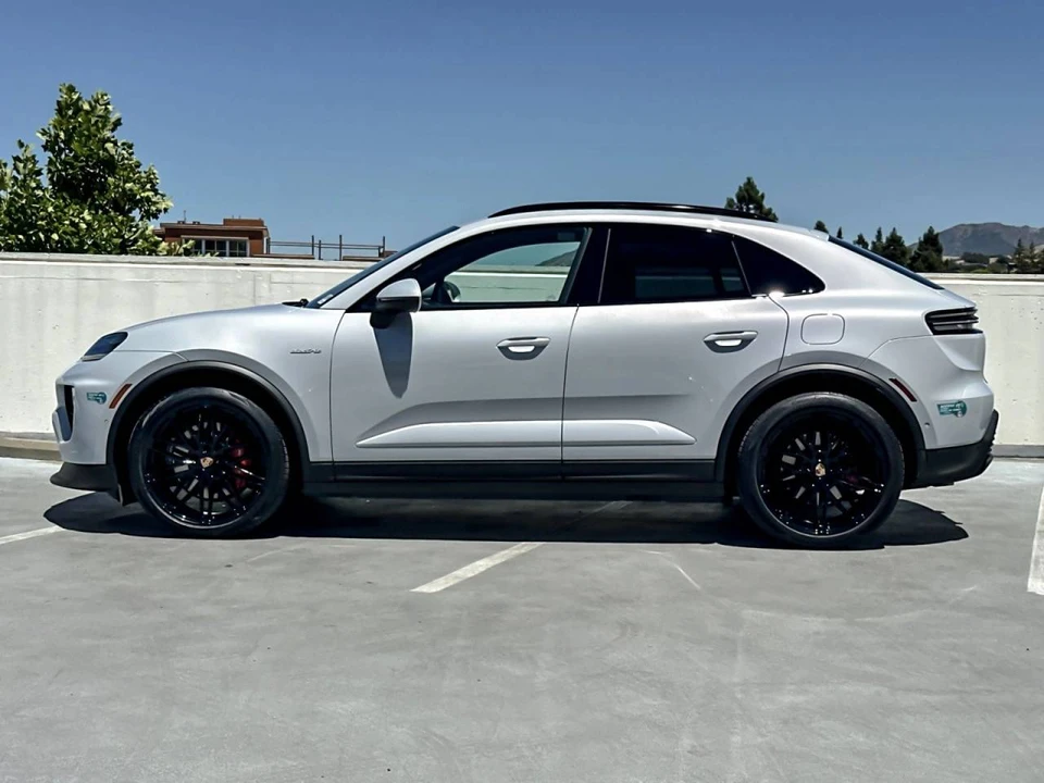 2025 Porsche Macan Electric - Image 2 of 5
