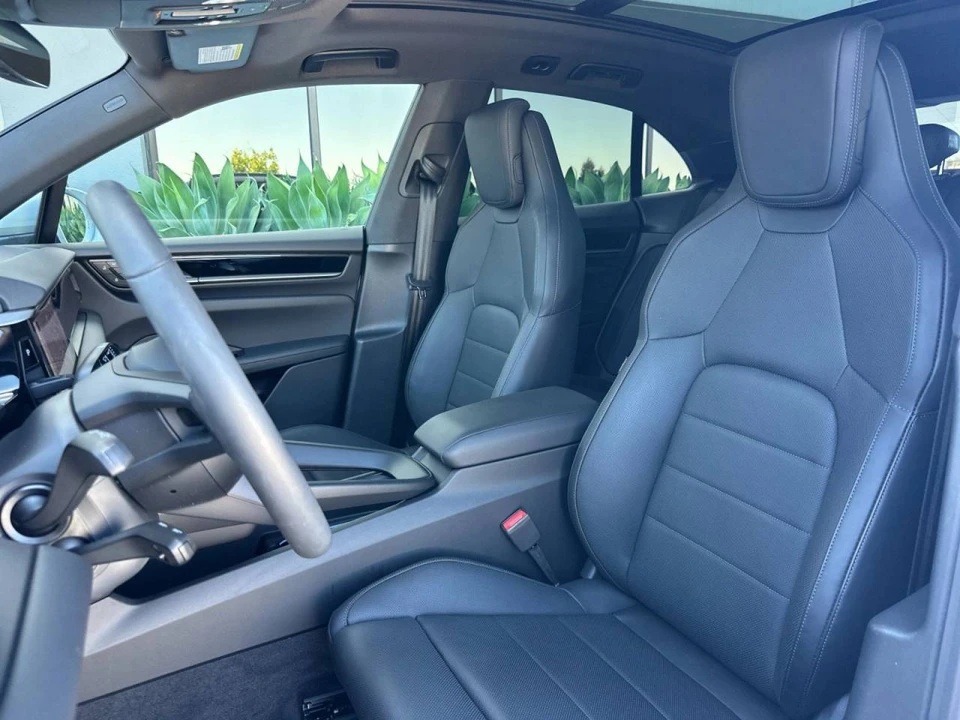 2025 Porsche Macan Electric - Image 5 of 5