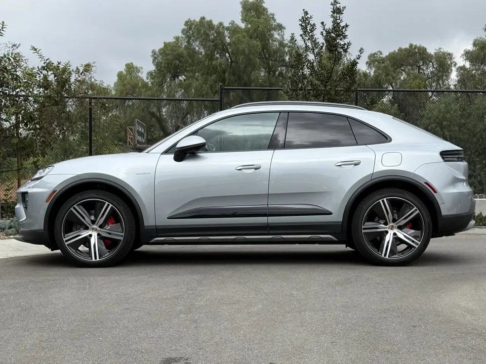2025 Porsche Macan Electric - Image 2 of 14