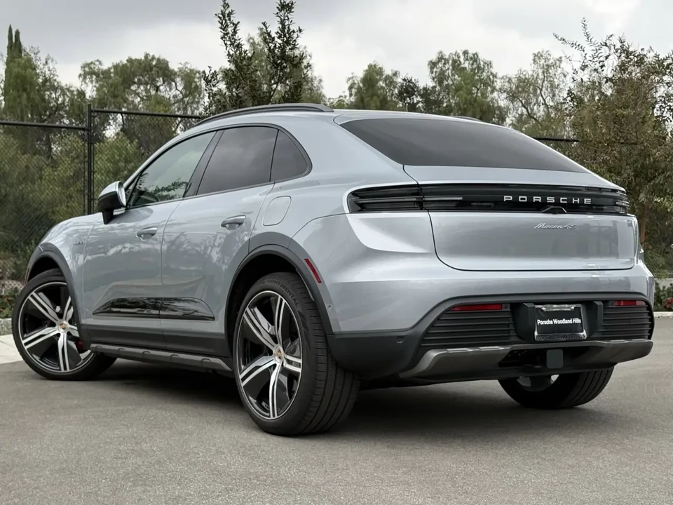 2025 Porsche Macan Electric - Image 3 of 14