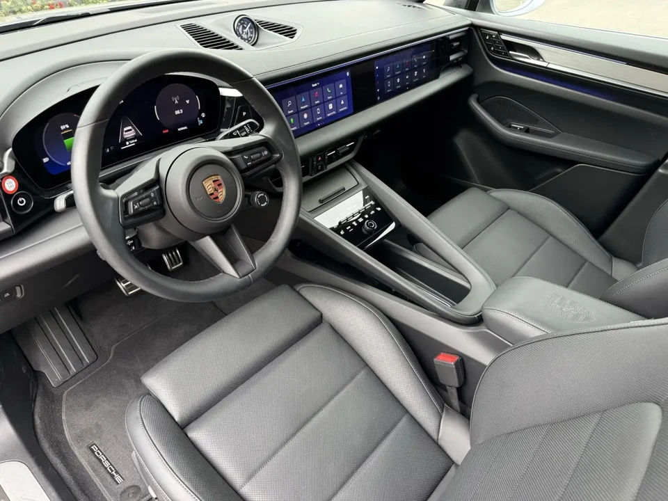 2025 Porsche Macan Electric - Image 4 of 14