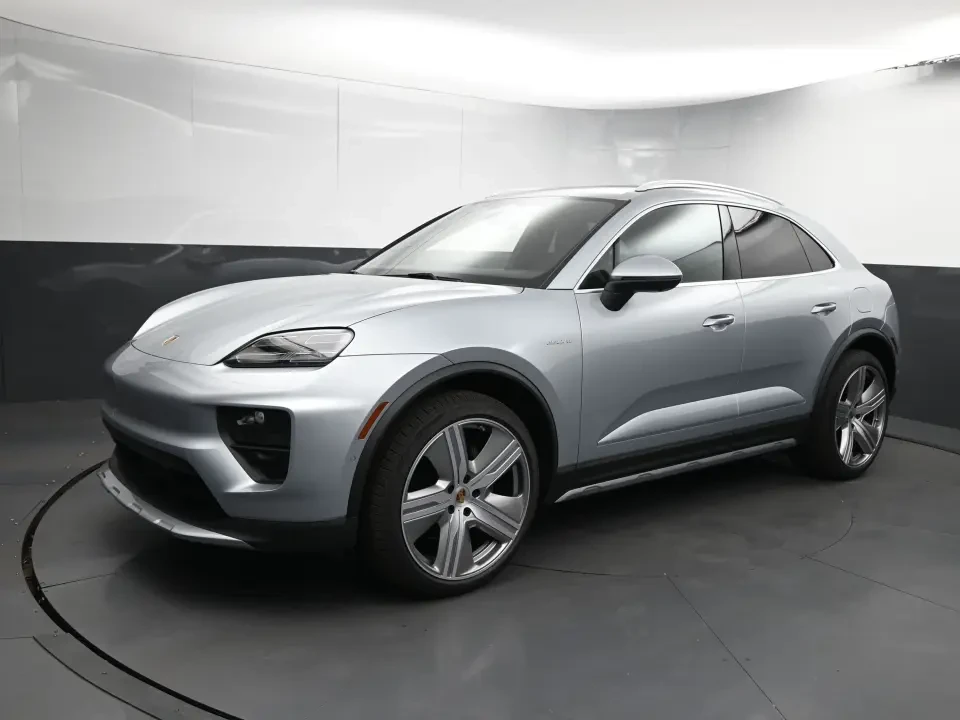 2025 Porsche Macan Electric - Image 11 of 14