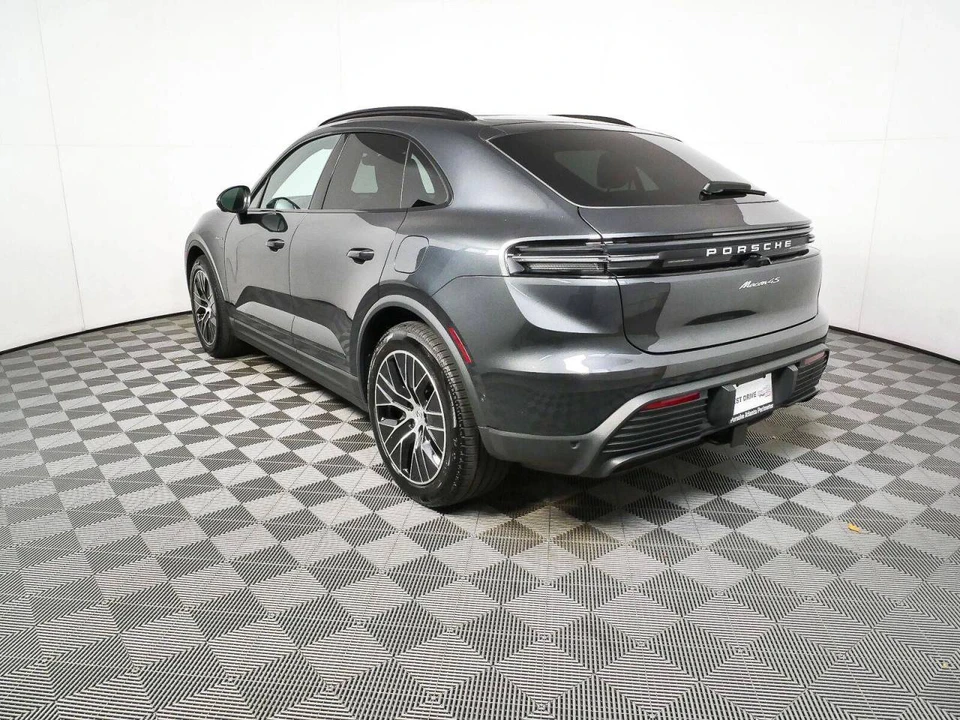 2025 Porsche Macan Electric - Image 3 of 4