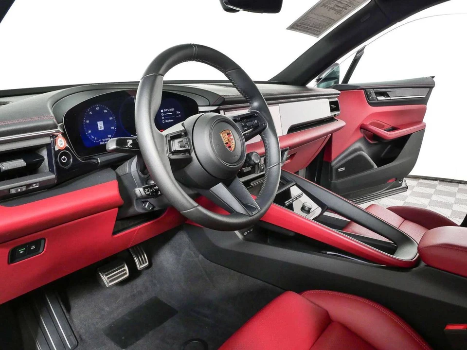 2025 Porsche Macan Electric - Image 4 of 4