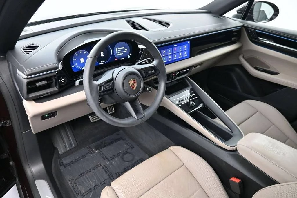 2025 Porsche Macan Electric - Image 4 of 5