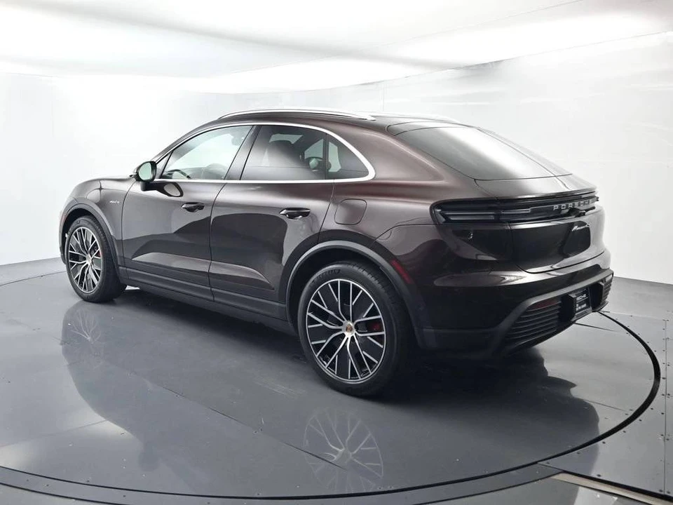 2025 Porsche Macan Electric - Image 3 of 5