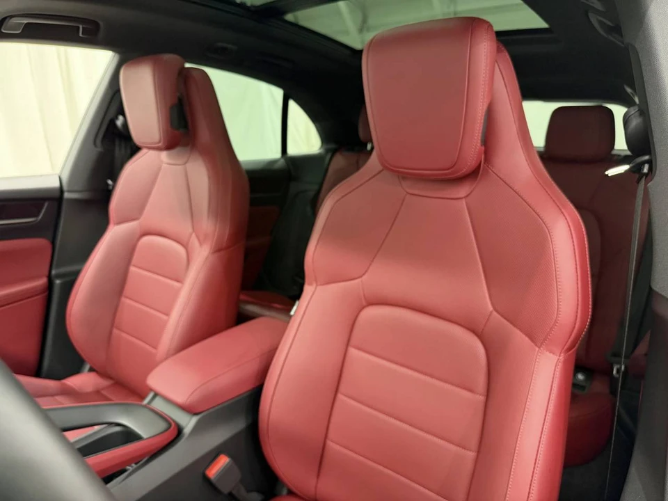 2025 Porsche Macan Electric - Image 5 of 5