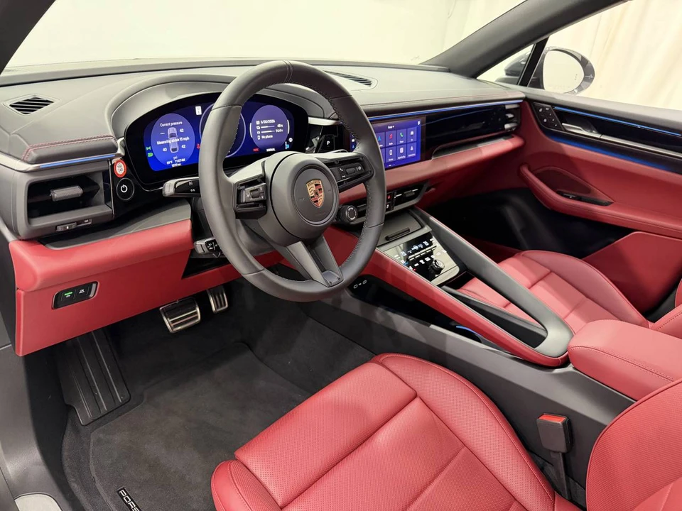 2025 Porsche Macan Electric - Image 4 of 5