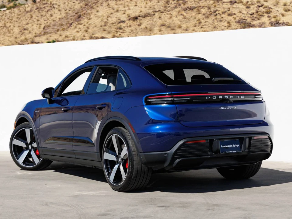 2025 Porsche Macan Electric - Image 3 of 5