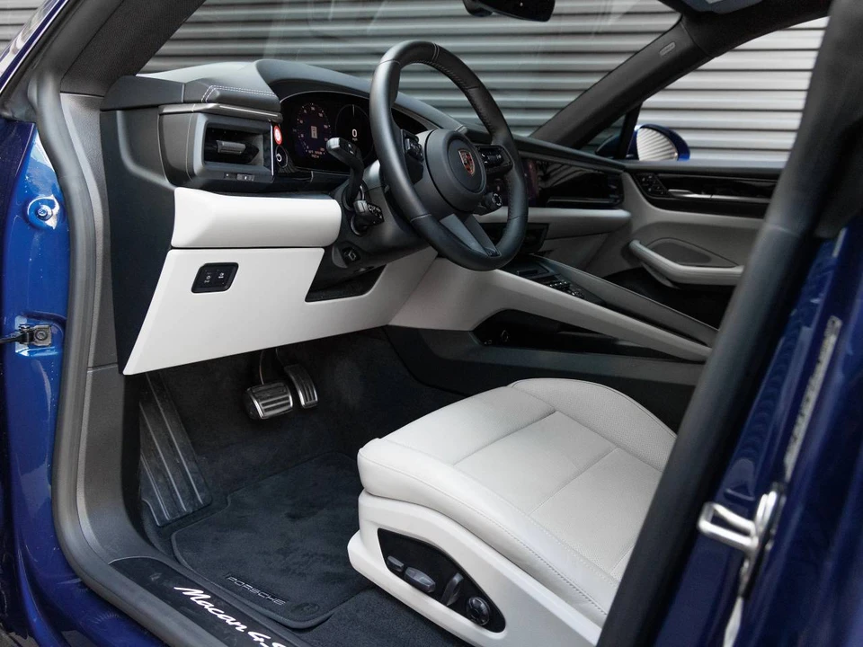 2025 Porsche Macan Electric - Image 4 of 5