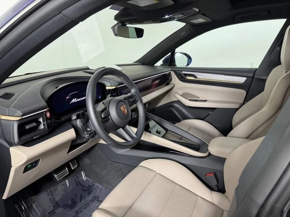 2025 Porsche Macan Electric - Image 4 of 5