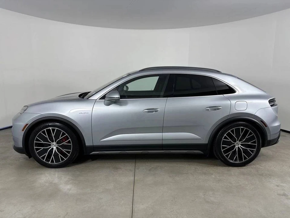 2025 Porsche Macan Electric - Image 2 of 5